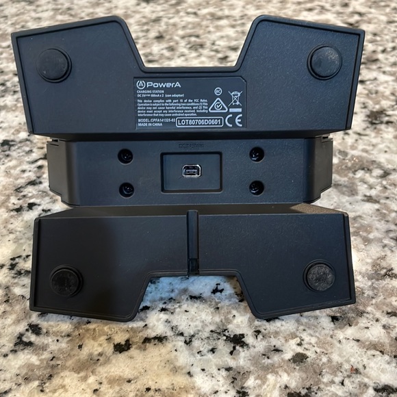 PS4 Dual Charging Stand - Picture 3 of 8